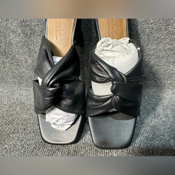 NIB Journee Signature Genuine Leather Tru Comfort Form Charlize Heels Size 10 - Picture 4 of 5